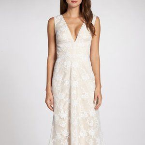 Tadashi Shoji V-Neck Lace Wedding Dress